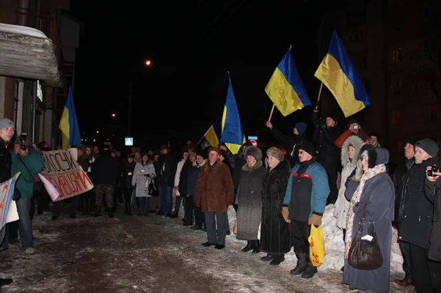 Пікетувальники «Учили жити» депутата… — фото 1