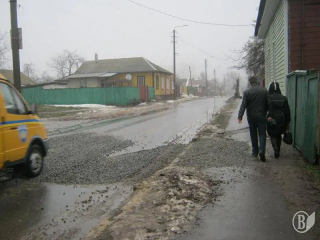 Вулиця Гетьмана Полуботка зникає під ногами (Фоторепортаж) — фото 3