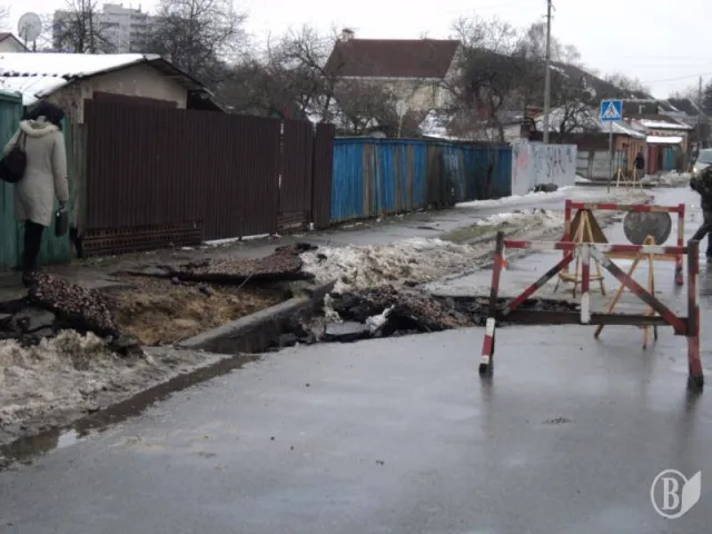 Вулиця Гетьмана Полуботка зникає під ногами (Фоторепортаж) — фото 4
