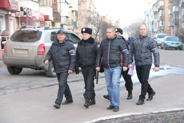 Чернігівці допомагають міліції охороняти порядок (Фоторепортаж) — фото 3