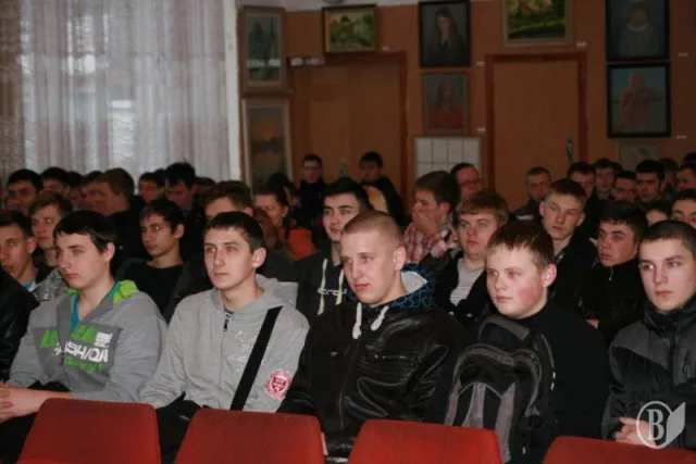 В Чернігівському гарнізоні проведяться заходи з військово-патріотичного виховання молоді (Фоторепортаж) — фото 1