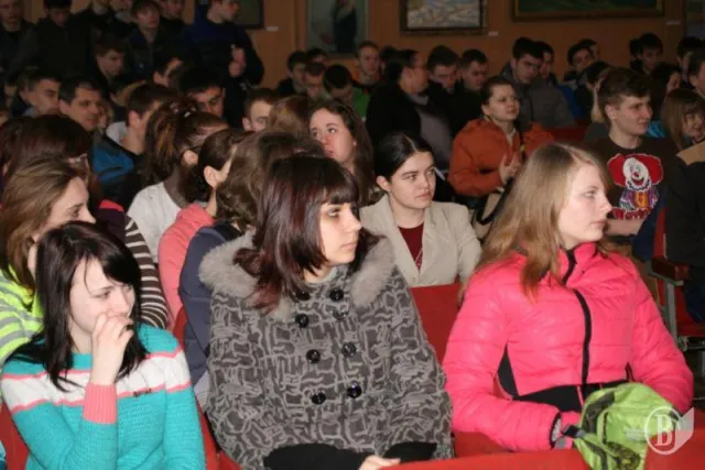 В Чернігівському гарнізоні проведяться заходи з військово-патріотичного виховання молоді (Фоторепортаж) — фото 2