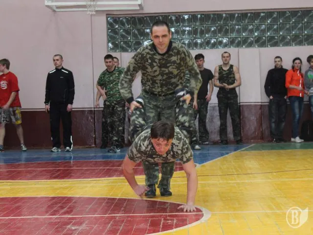 У Чернігові відбулись спортивні змагання між командами школярів та військовослужбовців (Фоторепортаж) — фото 1