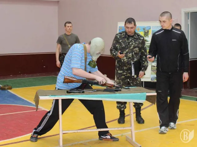 У Чернігові відбулись спортивні змагання між командами школярів та військовослужбовців (Фоторепортаж) — фото 5