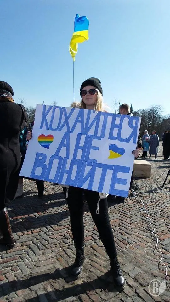 Близько 300 жінок вийшли у своє свято, вийшли заявити, що вони проти війни (Фоторепортаж) + (Відео) — фото 7