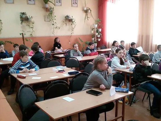 Правоохоронці реалізують у школах Чернігова просвітницько-профілактичний проект (Фоторепортаж) — фото 1