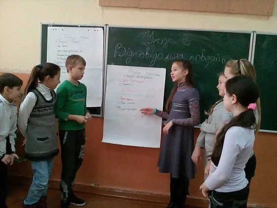 Правоохоронці реалізують у школах Чернігова просвітницько-профілактичний проект (Фоторепортаж) — фото 2
