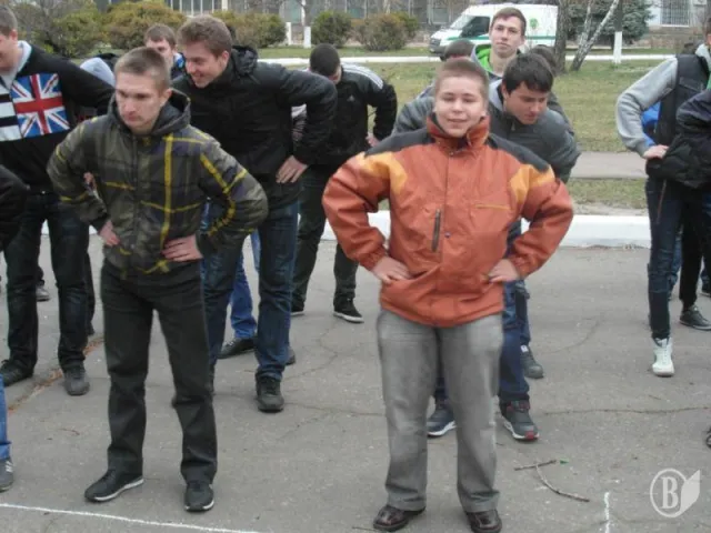 Студенти розпочали свій день ранковою зарядкою на свіжому повітрі (Фоторепортаж) — фото 7