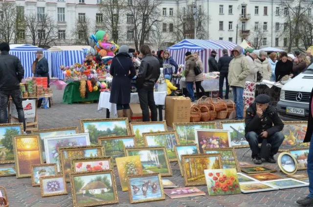 На Красній площі Чернігова проходив Великодній ярмарок (Фоторепортаж) — фото 4