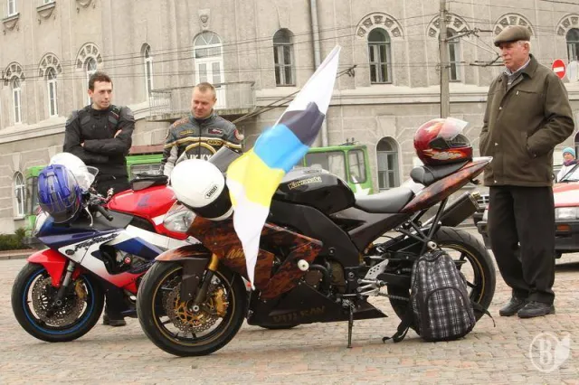 Близько 2 тис. мітингували мітингували за збереження територіальної цілісності України (Фоторепортаж) — фото 8