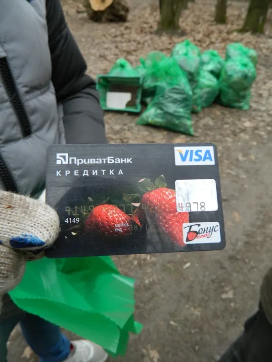 Сотні чернігівців вийшли з самого ранку на загальноміський суботник (Фоторепортаж) — фото 1