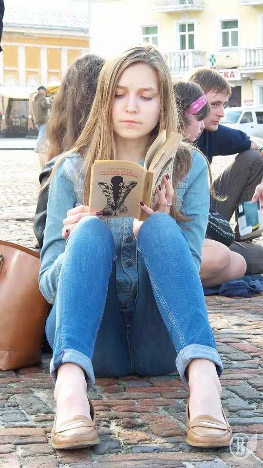 Чернігівці провели флеш-моб присвячений Дню книги (Фоторепортаж) + (Відео) — фото 3