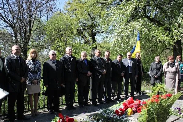 В Чернігові вшанували пам’ять видатного українського письменника Михайла Коцюбинського (Фото) — фото 2