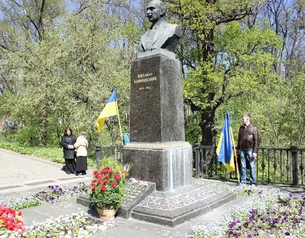 В Чернігові вшанували пам’ять видатного українського письменника Михайла Коцюбинського (Фото) — фото 3