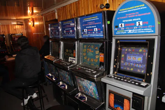 Правоохоронці припинили діяльність чергового грального закладу (Фото) — фото 1