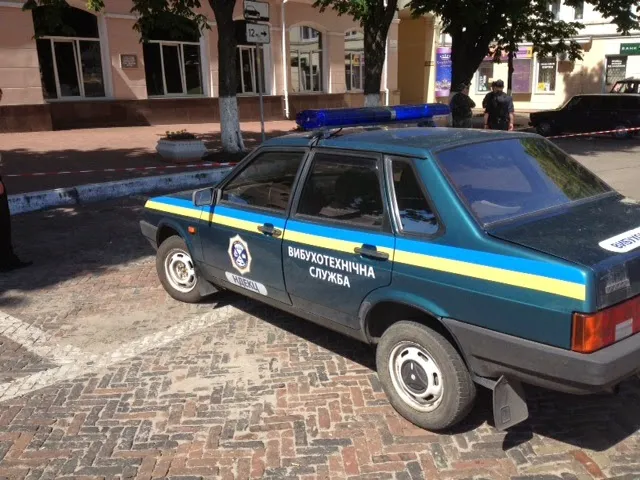 Сьогодні в приміщенні апеляційного суду шукали вибухівку (Фото) — фото 1