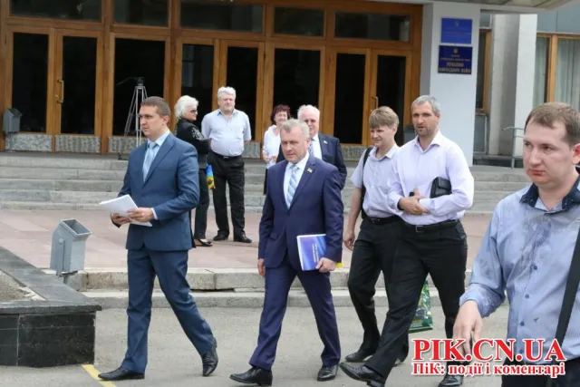 Антивоєнну акцію закидали яйцями та петардами (Фоторепортаж) + (Відео) — фото 8