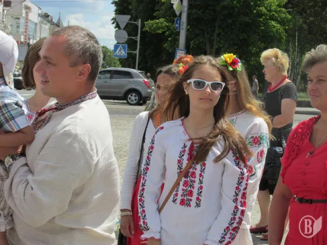 Парад вишиванок з нагоди Дня Конституції України (Фоторепортаж) — фото 3