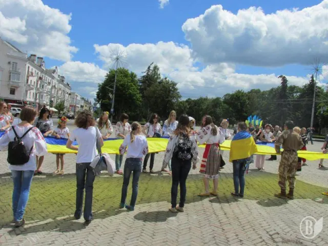 Парад вишиванок з нагоди Дня Конституції України (Фоторепортаж) — фото 5