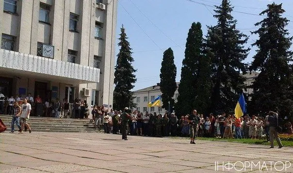 У Ніжині урочисто відправляли на війну ніжинський батальйон територіальної оборони (Фото) — фото 1