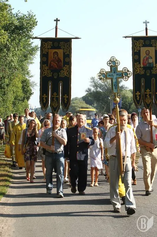 У Чернігові відбувся хресний хід до Святого озера (Фоторепортаж) — фото 1