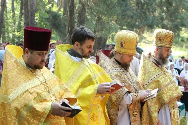 У Чернігові відбувся хресний хід до Святого озера (Фоторепортаж) — фото 4